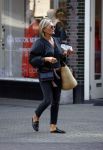 Amsterdam 17 september 2021
Caroline Tensen  doet boodschappen op de cornelis schuytstraat