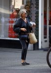Amsterdam 17 september 2021
Caroline Tensen  doet boodschappen op de cornelis schuytstraat
