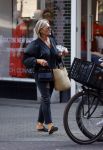 Amsterdam 17 september 2021
Caroline Tensen  doet boodschappen op de cornelis schuytstraat