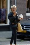 Amsterdam 17 september 2021
Caroline Tensen  doet boodschappen op de cornelis schuytstraat