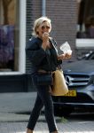 Amsterdam 17 september 2021
Caroline Tensen  doet boodschappen op de cornelis schuytstraat