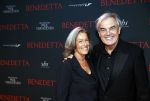 Amsterdam 12 oktober 2021
Premiere Benedetta  in Tuschinski. paul Verhoeven is de regisseur. Derek de Lint met zijn vrouw