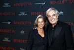 Amsterdam 12 oktober 2021
Premiere Benedetta  in Tuschinski. paul Verhoeven is de regisseur. Derek de Lint met zijn vrouw