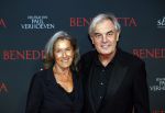 Amsterdam 12 oktober 2021
Premiere Benedetta  in Tuschinski. paul Verhoeven is de regisseur. Derek de Lint met zijn vrouw