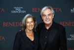 Amsterdam 12 oktober 2021
Premiere Benedetta  in Tuschinski. paul Verhoeven is de regisseur. Derek de Lint met zijn vrouw