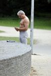 Amsterdam 6 september 2021
Dries Roelvink aan het trainen in het vondelpark.
Ook gaat hij met fans op de foto