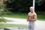 Amsterdam 6 september 2021
Dries Roelvink aan het trainen in het vondelpark.
Ook gaat hij met fans op de foto