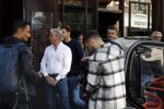 Amsterdam 20 september 2021
Opnames commercial met Dries Roelvink voor de deur bij Oger. Ook zijn vrouw Honoria en manager Frank Wisse zijn erbij . Dries rijdt met zijn biro CCCC schade tegen een bloembak.