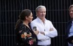 Amsterdam 20 september 2021
Opnames commercial met Dries Roelvink voor de deur bij Oger. Ook zijn vrouw Honoria en manager Frank Wisse zijn erbij . Dries rijdt met zijn biro CCCC schade tegen een bloembak.