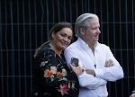 Amsterdam 20 september 2021
Opnames commercial met Dries Roelvink voor de deur bij Oger. Ook zijn vrouw Honoria en manager Frank Wisse zijn erbij . Dries rijdt met zijn biro CCCC schade tegen een bloembak.
