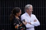 Amsterdam 20 september 2021
Opnames commercial met Dries Roelvink voor de deur bij Oger. Ook zijn vrouw Honoria en manager Frank Wisse zijn erbij . Dries rijdt met zijn biro CCCC schade tegen een bloembak.