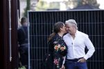Amsterdam 20 september 2021
Opnames commercial met Dries Roelvink voor de deur bij Oger. Ook zijn vrouw Honoria en manager Frank Wisse zijn erbij . Dries rijdt met zijn biro CCCC schade tegen een bloembak.