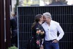 Amsterdam 20 september 2021
Opnames commercial met Dries Roelvink voor de deur bij Oger. Ook zijn vrouw Honoria en manager Frank Wisse zijn erbij . Dries rijdt met zijn biro CCCC schade tegen een bloembak.
