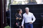 Amsterdam 20 september 2021
Opnames commercial met Dries Roelvink voor de deur bij Oger. Ook zijn vrouw Honoria en manager Frank Wisse zijn erbij . Dries rijdt met zijn biro CCCC schade tegen een bloembak.
