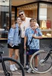 Amsterdam 18 september 2021
Emile Ratelband met zijn kinderen Emilio en Royce op de PC Hooftstraat