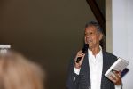 Amsterdam 30 september 2021
Boekpresentatie Jos Brink in Carre . Frank Sanders ontvangt het eerste boek uit handen van de schrijver Tom v d Oetelaar.