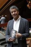 Amsterdam 30 september 2021
Boekpresentatie Jos Brink in Carre . Frank Sanders ontvangt het eerste boek uit handen van de schrijver Tom v d Oetelaar.