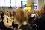 Schiphol 17 oktober 2021
Gallyon v Vessem met haar man op schiphol