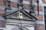 Naarden 24 september 2021
Nina ten Brink de dochter van Robert ten Brink en zijn vrouw Roos trouwt in het gemeentehuis van Naarden Vesting met haar man Laurens Jan . Ze arriveren in een bakfiets.
