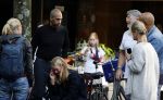 Amsterdam 4 september 2021
Gerald Roethof heeft een meisje aangereden die op de fiets reed . Het ongeluk gebeurde op de beethovenstraat. Daarna kwam zijn vriendin, Anna Sara Prins kwam naar hem toe.