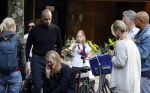 Amsterdam 4 september 2021
Gerald Roethof heeft een meisje aangereden die op de fiets reed . Het ongeluk gebeurde op de beethovenstraat. Daarna kwam zijn vriendin, Anna Sara Prins kwam naar hem toe.
