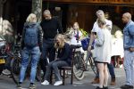 Amsterdam 4 september 2021
Gerald Roethof heeft een meisje aangereden die op de fiets reed . Het ongeluk gebeurde op de beethovenstraat. Daarna kwam zijn vriendin, Anna Sara Prins kwam naar hem toe.