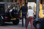 Amsterdam 4 september 2021
Gerald Roethof heeft een meisje aangereden die op de fiets reed . Het ongeluk gebeurde op de beethovenstraat. Daarna kwam zijn vriendin, Anna Sara Prins kwam naar hem toe.