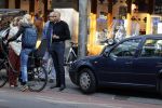 Amsterdam 4 september 2021
Gerald Roethof heeft een meisje aangereden die op de fiets reed . Het ongeluk gebeurde op de beethovenstraat. Daarna kwam zijn vriendin, Anna Sara Prins kwam naar hem toe.