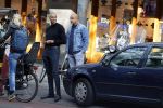 Amsterdam 4 september 2021
Gerald Roethof heeft een meisje aangereden die op de fiets reed . Het ongeluk gebeurde op de beethovenstraat. Daarna kwam zijn vriendin, Anna Sara Prins kwam naar hem toe.
