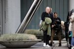Schiphol 17 oktober 2021
Gordon gaat emigreren naar Dubai en vertrekt vanag Schiphol met div vrienden. Oa Patrick Kathy zijn manager Nathalie  Moser en vriend Jeffrey de Visser gaan met hem mee