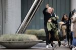 Schiphol 17 oktober 2021
Gordon gaat emigreren naar Dubai en vertrekt vanag Schiphol met div vrienden. Oa Patrick Kathy zijn manager Nathalie  Moser en vriend Jeffrey de Visser gaan met hem mee