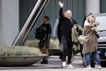 Schiphol 17 oktober 2021
Gordon gaat emigreren naar Dubai en vertrekt vanag Schiphol met div vrienden. Oa Patrick Kathy zijn manager Nathalie  Moser en vriend Jeffrey de Visser gaan met hem mee