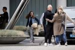 Schiphol 17 oktober 2021
Gordon gaat emigreren naar Dubai en vertrekt vanag Schiphol met div vrienden. Oa Patrick Kathy zijn manager Nathalie  Moser en vriend Jeffrey de Visser gaan met hem mee