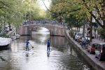 Amsterdam 11 oktober 2021
Twee mannen met Sub op grachten van Amsterdam