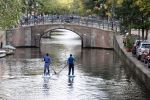 Amsterdam 11 oktober 2021
Twee mannen met Sub op grachten van Amsterdam