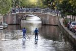 Amsterdam 11 oktober 2021
Twee mannen met Sub op grachten van Amsterdam