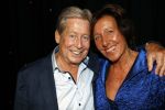 Utrecht 10 oktober 2021
Hans Kazan krijgt de Fred Kaps award.
Zijn vrouw Wendy en zoon Steven Kazan