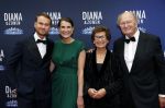 Amsterdam 12 september 2021
Premiere Diana en zonen in het deLaMar theater. Iris v d Ende is de producent met Medialane. Iris met haar vader en Moeder Joop en Janine en broer Vincent