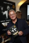 Volendam 12 oktober 2021
Boekpresentatie Jan Keizer bij Hotel Spaander in Volendam . Alle oude bendleden van BZN zijn aanwezig zoals Annie Schilder Carola Smit Jan Tuijp Jack Veerman Thomas Tol Dick Plat