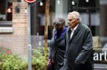 Amsterdam 3 oktober 2021
Jan Stekelenburg  met zijn vrouw wandelend door Amsterdam.