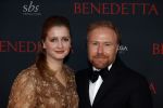Amsterdam 12 oktober 2021
Premiere Benedetta  in Tuschinski. paul Verhoeven is de regisseur. Jochum ten Haaf en zijn partner
