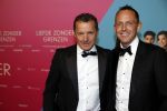 Amsterdam 11 oktober 2021
Premiere Liefde zonder grenzenin Tuschinski met in de hoofdrol Yolanthe Cabau v Kasbergen Jim Bakkum Soy Kroon Abbey Hoes  Hajo Bruins en Peggy Vrijens , John de Bever kwam met zijn Partner Cees en Sieneke met een kennis