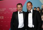 Amsterdam 11 oktober 2021
Premiere Liefde zonder grenzenin Tuschinski met in de hoofdrol Yolanthe Cabau v Kasbergen Jim Bakkum Soy Kroon Abbey Hoes  Hajo Bruins en Peggy Vrijens , John de Bever kwam met zijn Partner Cees en Sieneke met een kennis