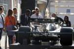 Amsterdam 3 september 2021
De F1 auto van lewis hamilton staat op de PC Hooftstraat voor de winkel van Tommy Hilfiger. Tommy is sponsor van het F1 team van Mercedes.