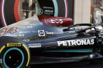 Amsterdam 3 september 2021
De F1 auto van lewis hamilton staat op de PC Hooftstraat voor de winkel van Tommy Hilfiger. Tommy is sponsor van het F1 team van Mercedes.