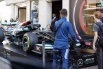Amsterdam 3 september 2021
De F1 auto van lewis hamilton staat op de PC Hooftstraat voor de winkel van Tommy Hilfiger. Tommy is sponsor van het F1 team van Mercedes.