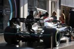 Amsterdam 3 september 2021
De F1 auto van lewis hamilton staat op de PC Hooftstraat voor de winkel van Tommy Hilfiger. Tommy is sponsor van het F1 team van Mercedes.