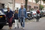 Amsterdam 25 september 2021
Lies Visschedijk met haar neiwue vriend Mar en zijn dochter op straat in Amsterdam.
