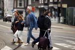 Amsterdam 25 september 2021
Lies Visschedijk met haar neiwue vriend Mar en zijn dochter op straat in Amsterdam.