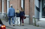 Amsterdam 25 september 2021
Lies Visschedijk met haar neiwue vriend Mar en zijn dochter op straat in Amsterdam.